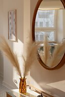 Apartment for 6 in the Heart of Warsaw