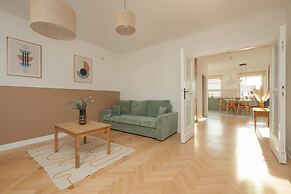 Apartment for 6 in the Heart of Warsaw