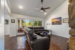 Lake-view 'pelican Point Retreat' in Afton!