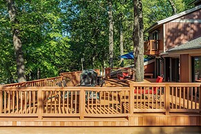 Lake-view 'pelican Point Retreat' in Afton!