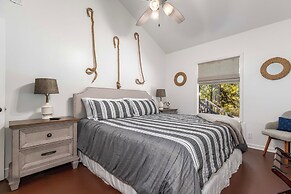Lake-view 'pelican Point Retreat' in Afton!