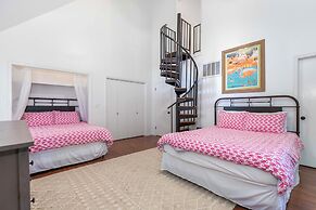 Lake-view 'pelican Point Retreat' in Afton!