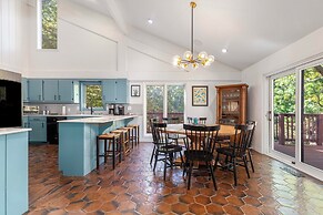 Lake-view 'pelican Point Retreat' in Afton!
