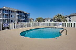 North Myrtle Beach Condo w/ Sunroom: Walk to Beach
