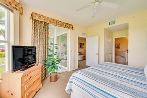 Naples Resort Condo on 2 Championship Golf Courses