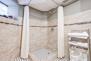 Historic Buffalo Row House Near Delaware Park