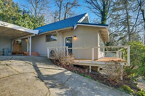 Renton Home w/ Fire Pit: Steps to Lake Access!