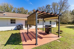 Gas Grill & Fire Pit: Peaceful Dunnellon Home!