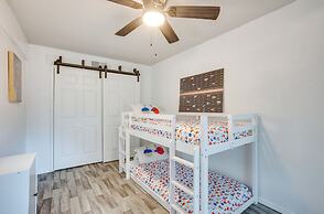 Willis Vacation Rental ~ 2 Mi to Lake Conroe!