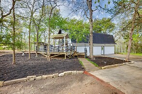 Willis Vacation Rental ~ 2 Mi to Lake Conroe!