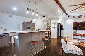 Willis Vacation Rental ~ 2 Mi to Lake Conroe!