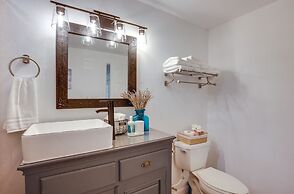 Willis Cabin on 6 Acres - Close to the Lake!