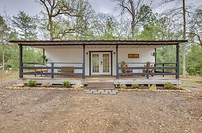 Willis Cabin on 6 Acres - Close to the Lake!