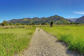 Thayne Retreat w/ Mountain Views - Near Trails!