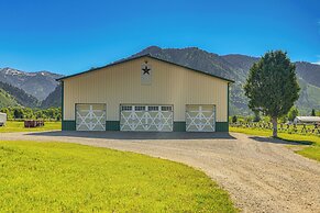 Thayne Retreat w/ Mountain Views - Near Trails!