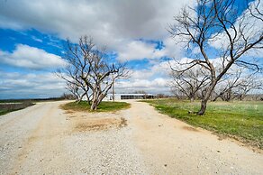 Rustic Coleman Retreat on 300 Acres w/ Hot Tub!
