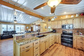 Rustic Coleman Retreat on 300 Acres w/ Hot Tub!