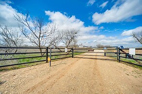 Rustic Coleman Retreat on 300 Acres w/ Hot Tub!