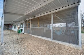 Rustic Coleman Retreat on 300 Acres w/ Hot Tub!