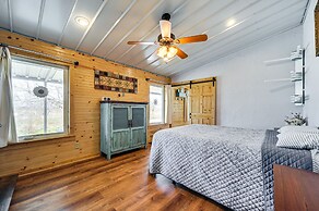 Rustic Coleman Retreat on 300 Acres w/ Hot Tub!