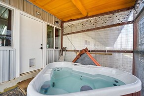Rustic Coleman Retreat on 300 Acres w/ Hot Tub!