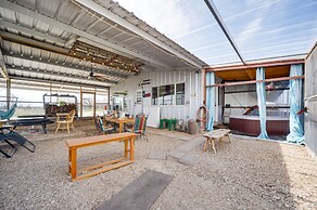 Rustic Coleman Retreat on 300 Acres w/ Hot Tub!