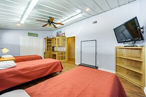 Rustic Coleman Retreat on 300 Acres w/ Hot Tub!