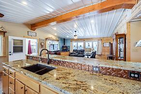 Rustic Coleman Retreat on 300 Acres w/ Hot Tub!