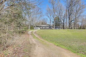 New Blaine Getaway - Walk to Lake Dardanelle!