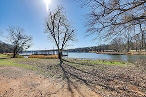 New Blaine Getaway - Walk to Lake Dardanelle!