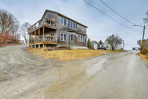 Cozy Maine Getaway: Covered Deck, Walk to Beach!