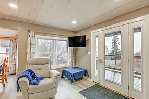 Cozy Maine Getaway: Covered Deck, Walk to Beach!
