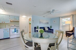 Englewood Apartment w/ Shared Pool: 1 Mi to Beach
