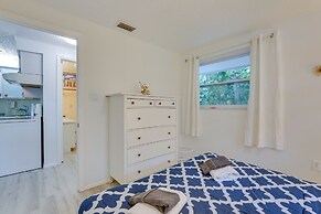 Englewood Apartment w/ Shared Pool: 1 Mi to Beach