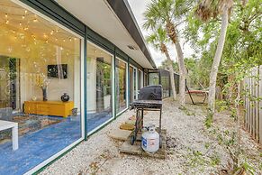 Englewood Home w/ Shared Pool & Screened Lanai!