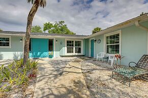 Englewood Home w/ Shared Pool & Screened Lanai!