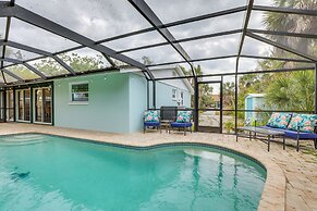 Englewood Home w/ Shared Pool & Screened Lanai!