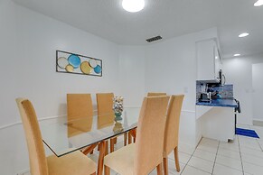 Englewood Home w/ Shared Pool & Screened Lanai!