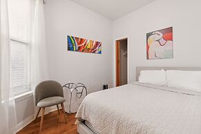 Comfortable Condo In The Heart Of Bronzeville 4 Bedroom Condo by RedAw