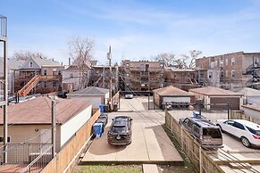 Comfortable Condo In The Heart Of Bronzeville 4 Bedroom Condo by RedAw