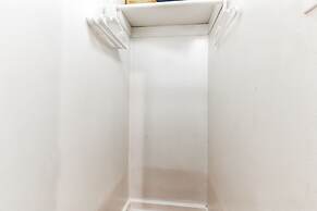 Comfortable Condo In The Heart Of Bronzeville 4 Bedroom Condo by RedAw