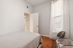 Comfortable Condo In The Heart Of Bronzeville 4 Bedroom Condo by RedAw