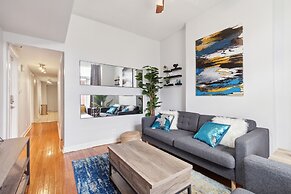 Comfortable Condo In The Heart Of Bronzeville 4 Bedroom Condo by RedAw