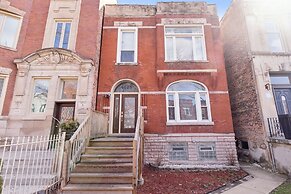 Comfortable Condo In The Heart Of Bronzeville 4 Bedroom Condo by RedAw