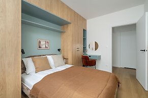 Unique two Bedroom Apartment by Renters
