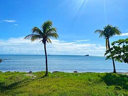 Seafrontapartment-sleeps4-pool-parking-garden