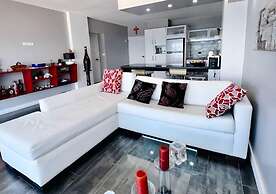 Seafrontapartment-sleeps4-pool-parking-garden