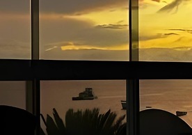 Seafrontapartment-sleeps4-pool-parking-garden