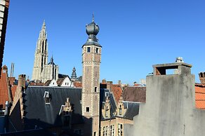 SLEEP INN ANTWERP - Japandi Lofts