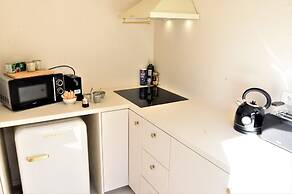 SLEEP INN ANTWERP - Japandi Lofts